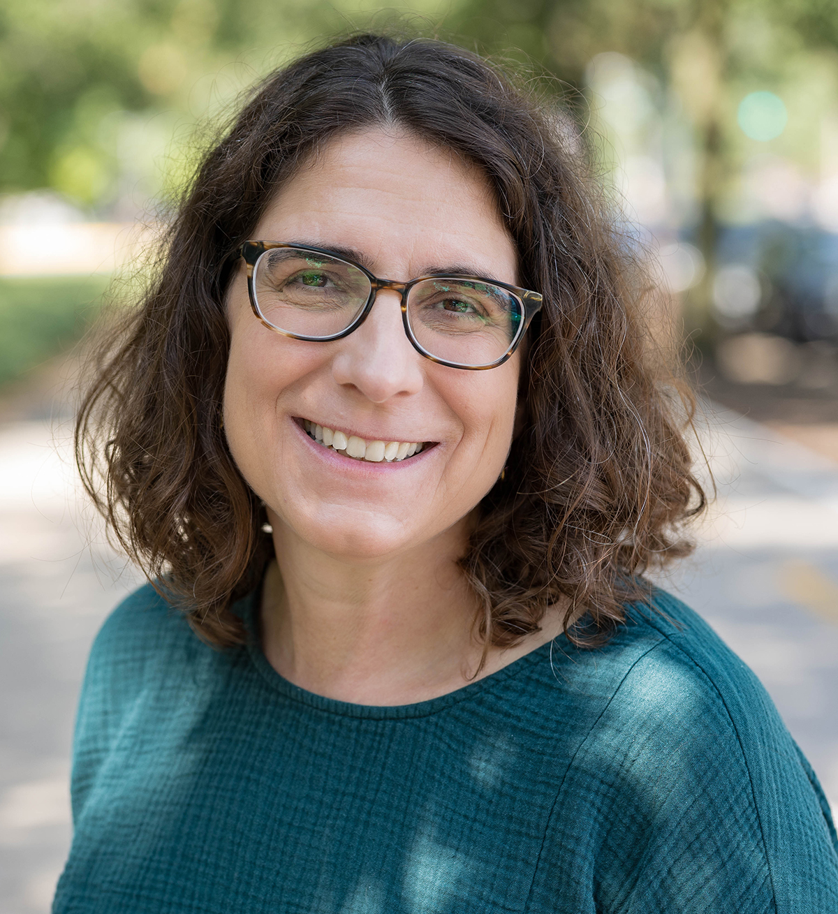 Penny Agallianos headshot